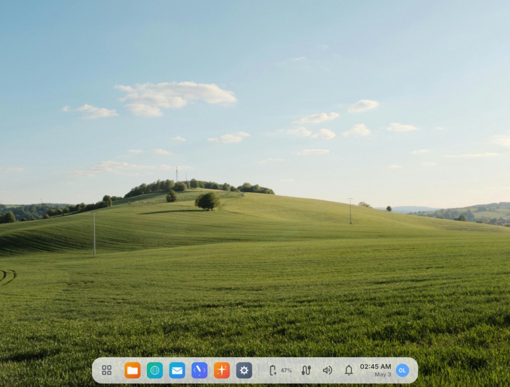 Ollie Desktop wallpaper with the dock and system status